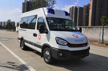 程力威牌CLW5042XJHCD5型救護(hù)車